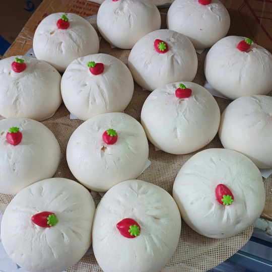 bánh bao nhân thịt trứng muối truyền thống
